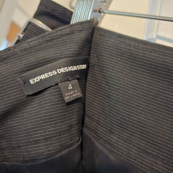 express design studio skirt size 4 black with white stripes - Picture 3 of 4